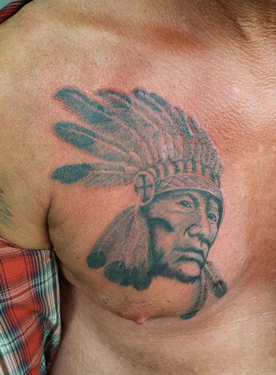 Ruhrpott Styleink Tattoo brust Indianer federn gesicht häuptling.png