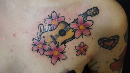 Ruhrpott styleink Tattoo Gitarre mit Blumen.jpg