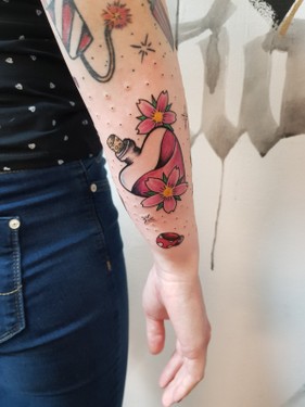 Ruhrpott styleink Tattoo Parfüm Flacon mit Blumen.jpg