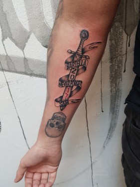 Ruhrpott styleink Tattoo Schwert mit Banderole und Text.jpg