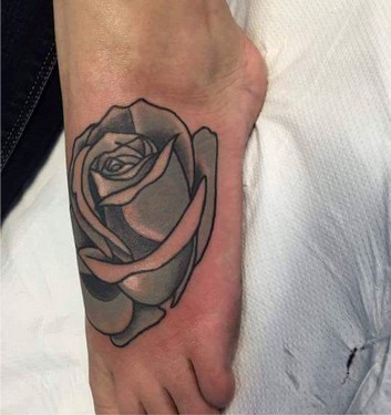 Sascha Stachowiak Ruhrpott Styleink Tattoo rose fuss.jpg