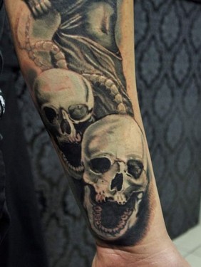 Sascha Stachowiak Ruhrpott Styleink Tattoo totenköpfe skulls.jpg